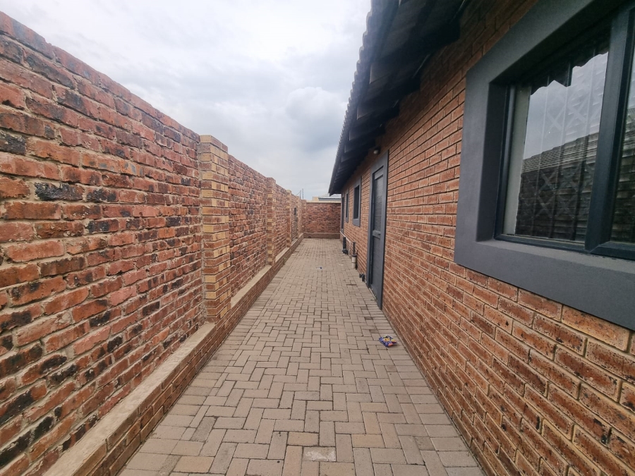 2 Bedroom Property for Sale in Suidheuwel Mpumalanga