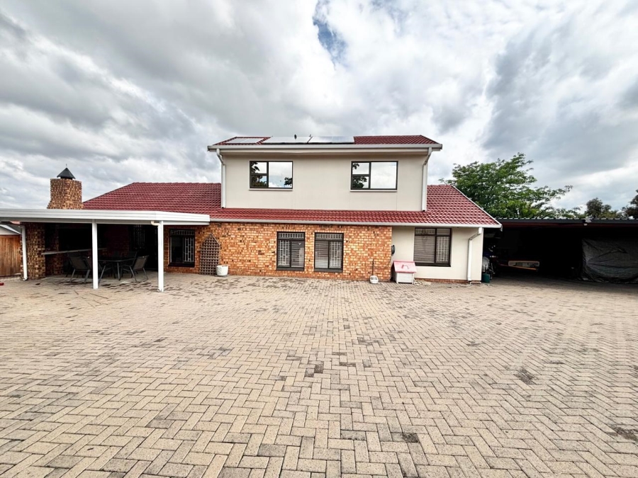 5 Bedroom Property for Sale in Noordrand Mpumalanga