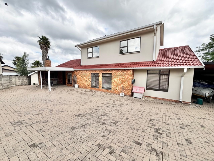 5 Bedroom Property for Sale in Noordrand Mpumalanga
