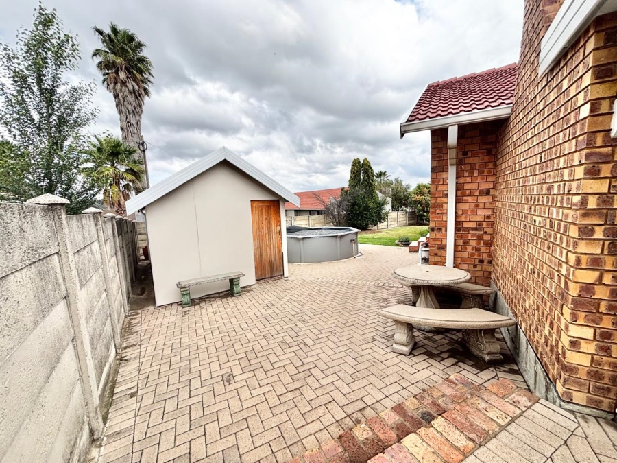 5 Bedroom Property for Sale in Noordrand Mpumalanga