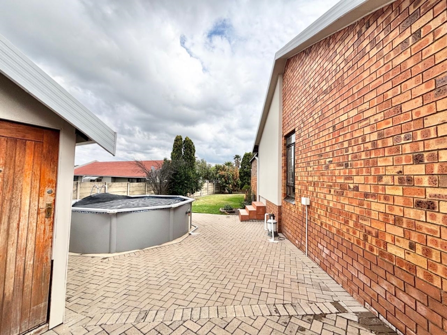 5 Bedroom Property for Sale in Noordrand Mpumalanga