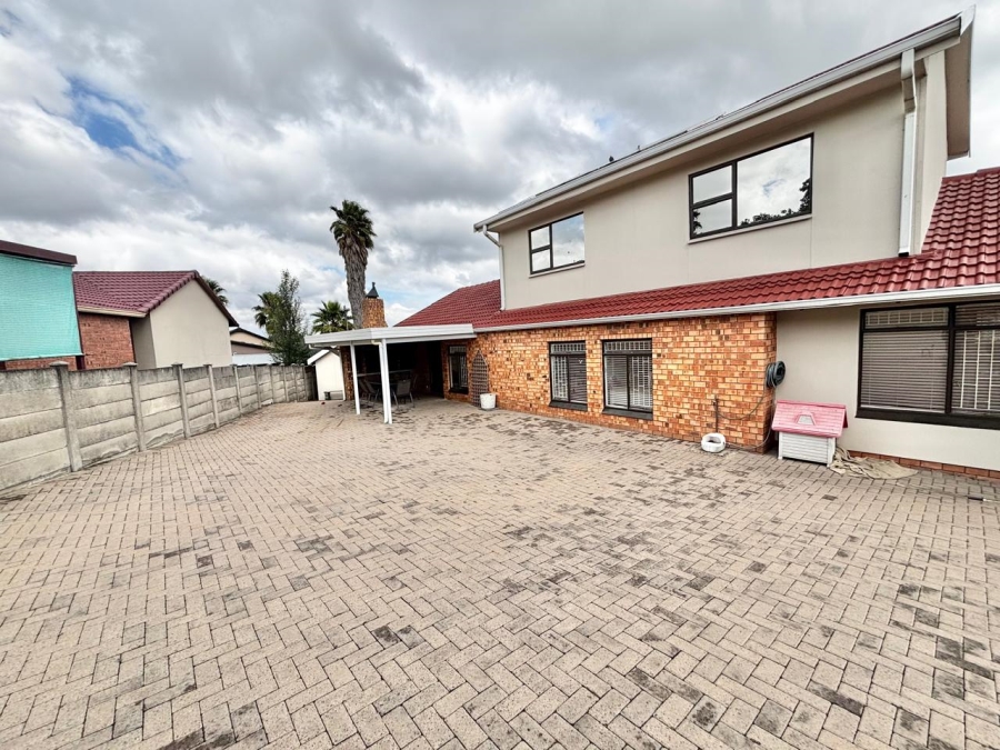 5 Bedroom Property for Sale in Noordrand Mpumalanga