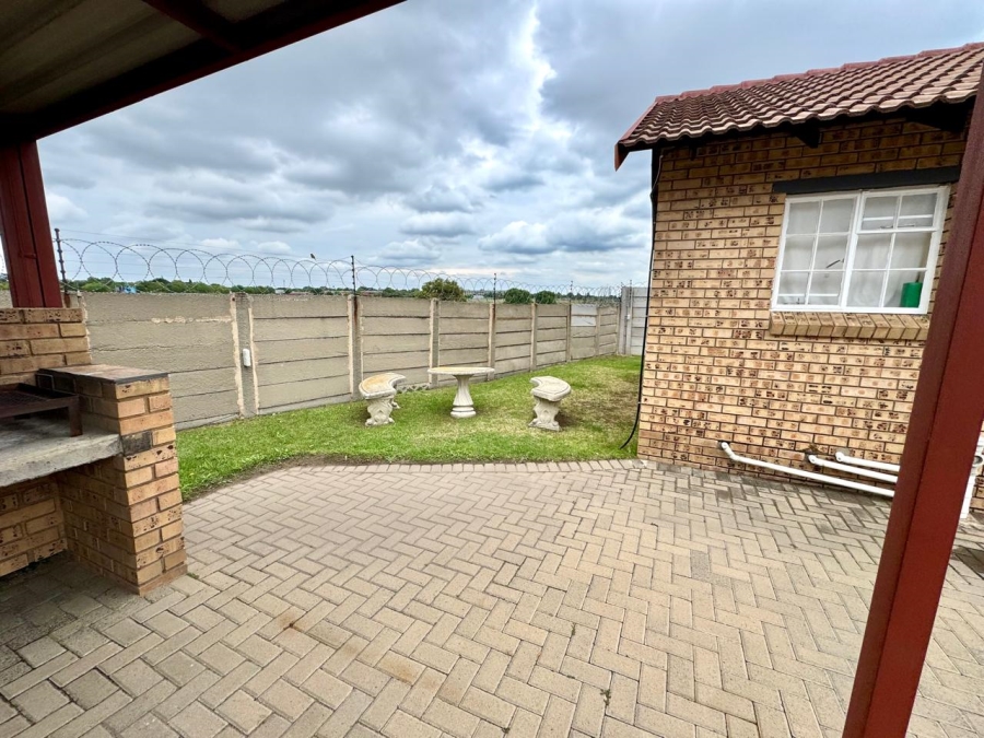 1 Bedroom Property for Sale in Cosmosrand Mpumalanga