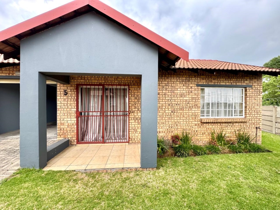 1 Bedroom Property for Sale in Cosmosrand Mpumalanga