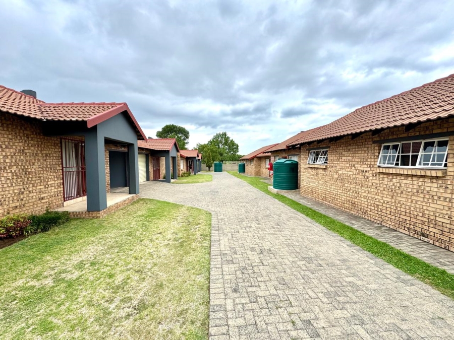 1 Bedroom Property for Sale in Cosmosrand Mpumalanga