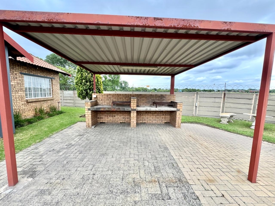 1 Bedroom Property for Sale in Cosmosrand Mpumalanga