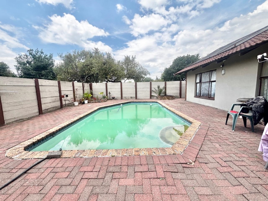5 Bedroom Property for Sale in Secunda Mpumalanga