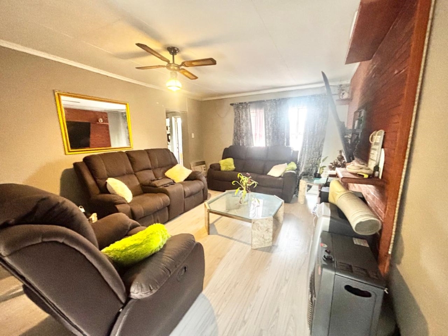 5 Bedroom Property for Sale in Secunda Mpumalanga