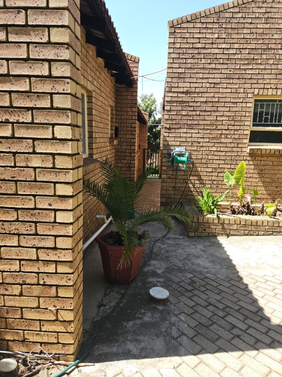 4 Bedroom Property for Sale in Die Heuwel Ext 4 Mpumalanga
