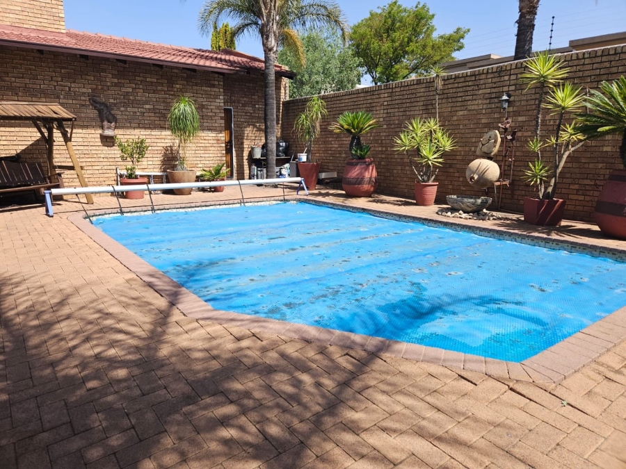 4 Bedroom Property for Sale in Die Heuwel Ext 4 Mpumalanga