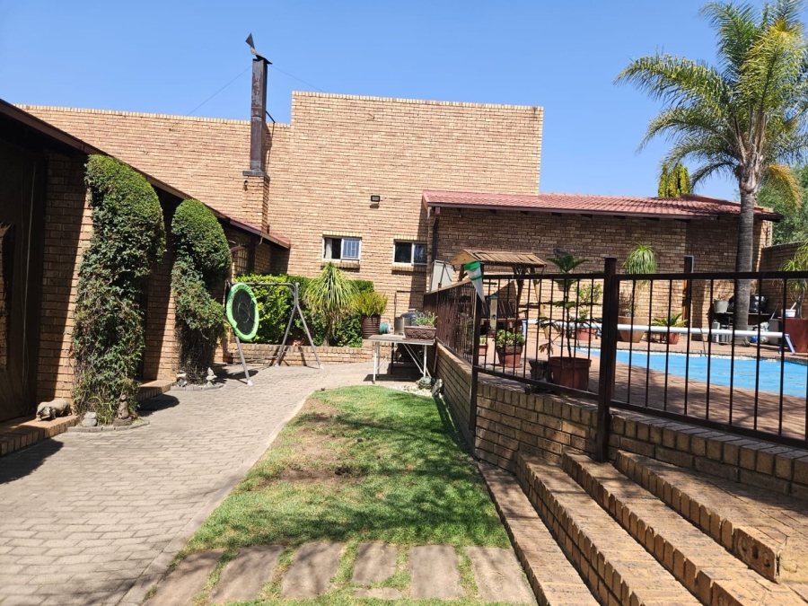 4 Bedroom Property for Sale in Die Heuwel Ext 4 Mpumalanga