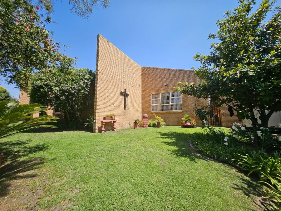 4 Bedroom Property for Sale in Die Heuwel Ext 4 Mpumalanga