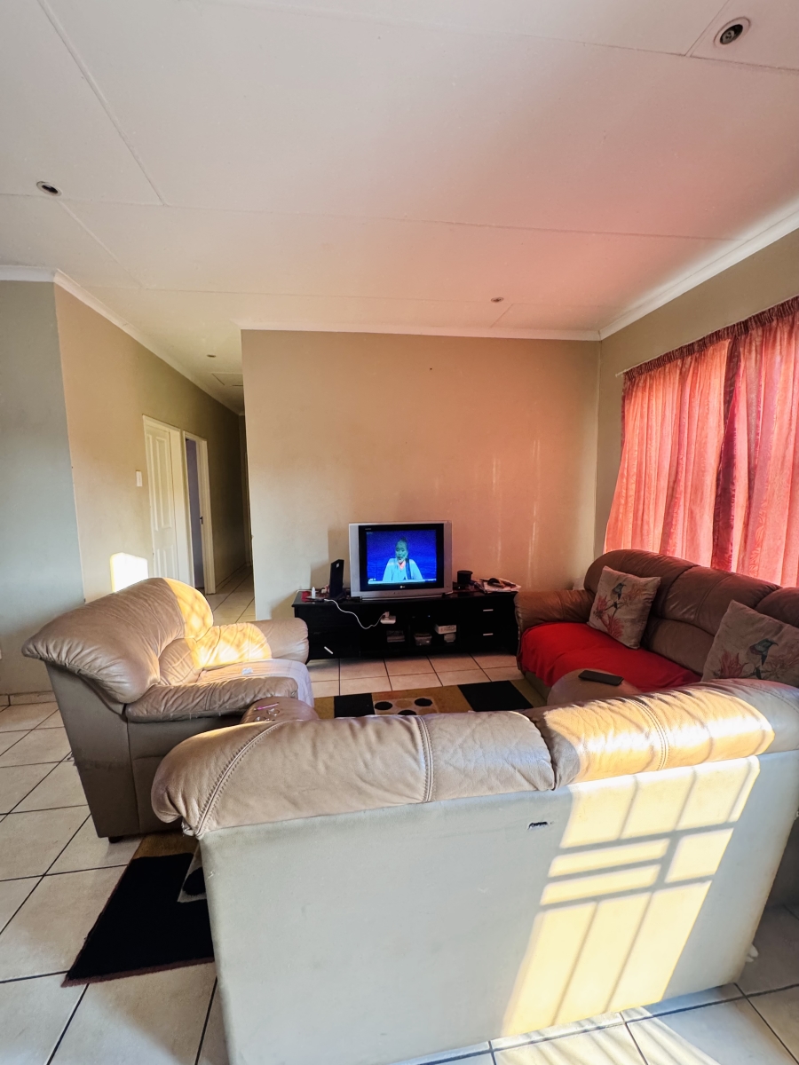 To Let 3 Bedroom Property for Rent in Jackaroo A H Mpumalanga