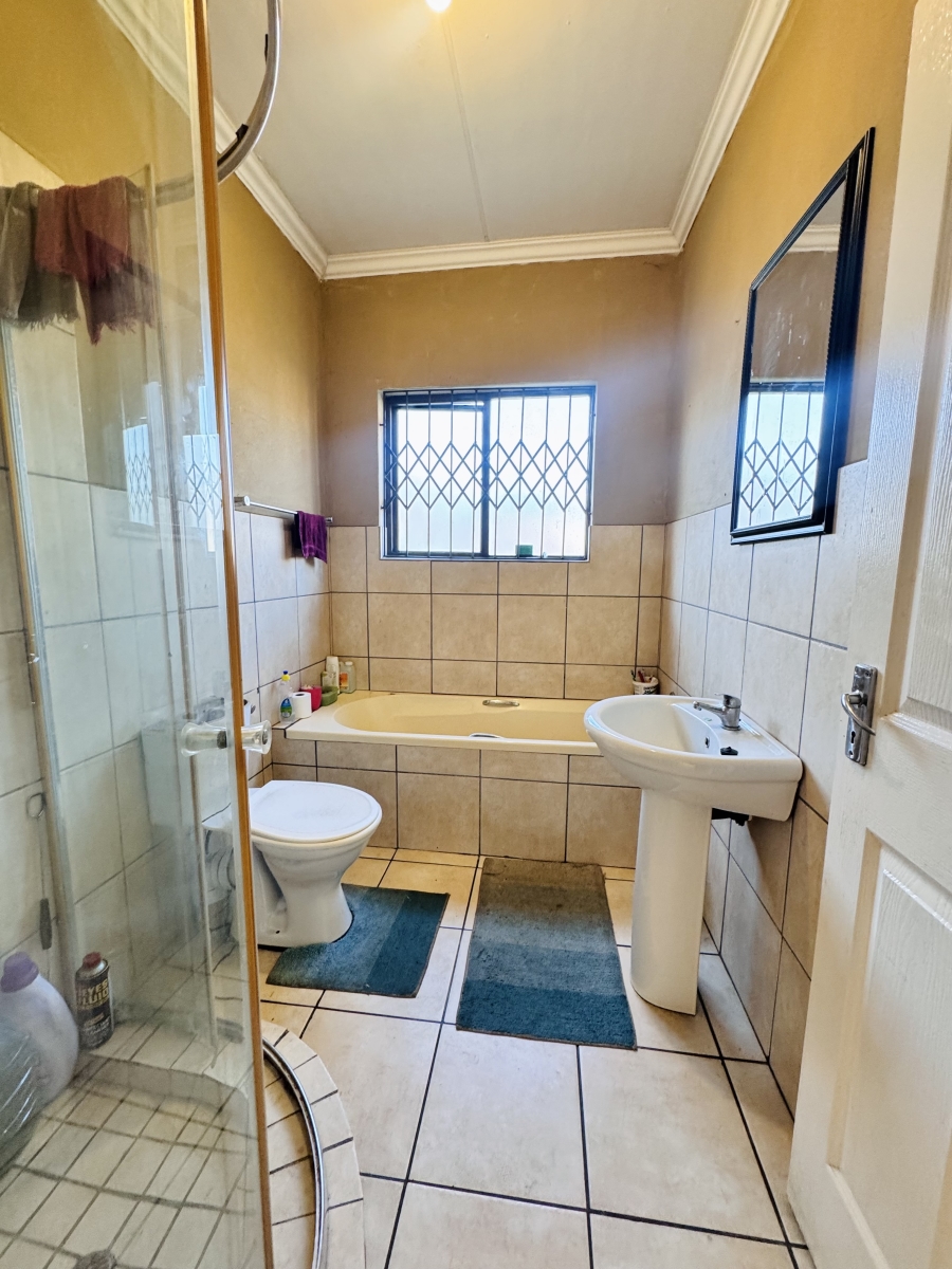 To Let 3 Bedroom Property for Rent in Jackaroo A H Mpumalanga