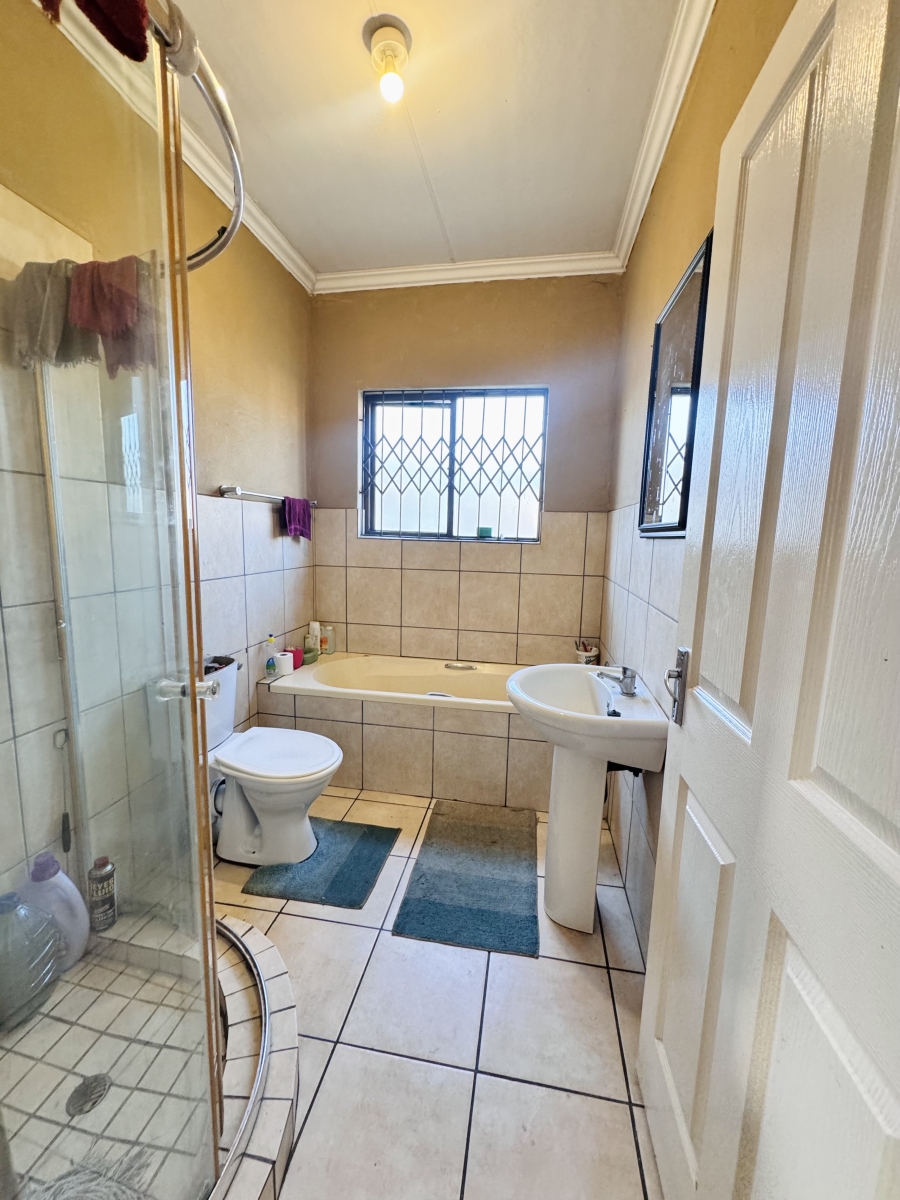 To Let 3 Bedroom Property for Rent in Jackaroo A H Mpumalanga