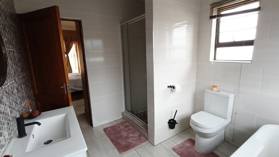 4 Bedroom Property for Sale in Ben Fleur Mpumalanga