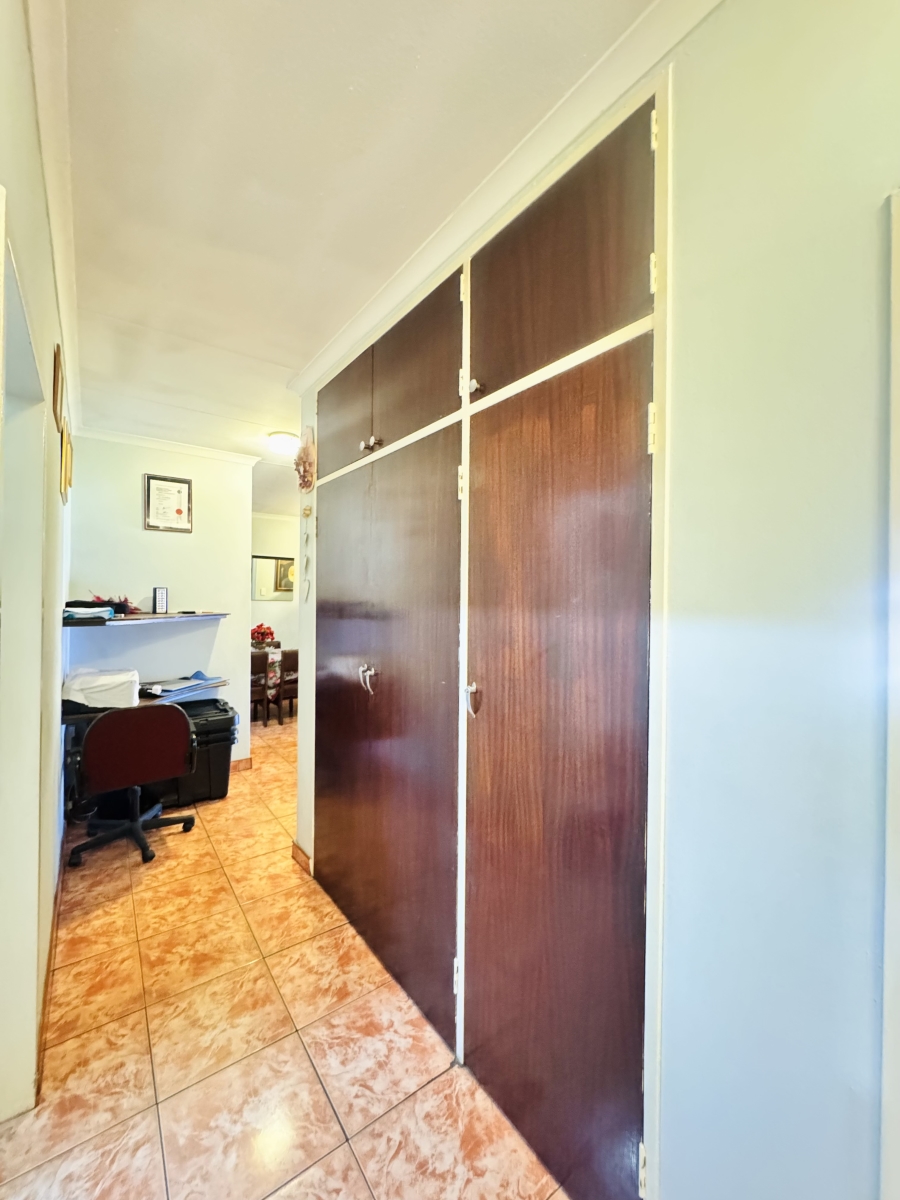 5 Bedroom Property for Sale in Duvha Park Mpumalanga