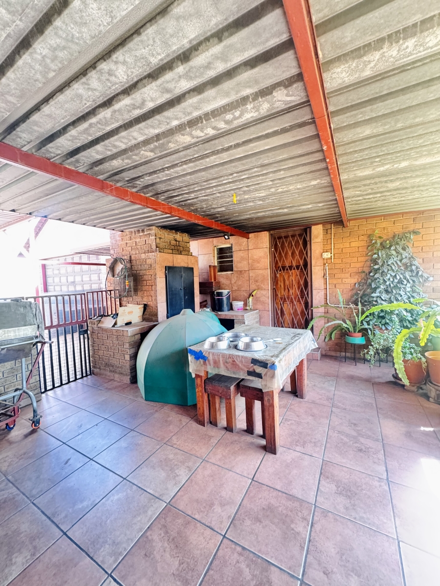5 Bedroom Property for Sale in Duvha Park Mpumalanga