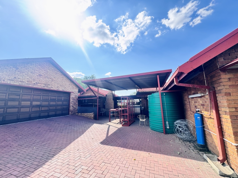 5 Bedroom Property for Sale in Duvha Park Mpumalanga