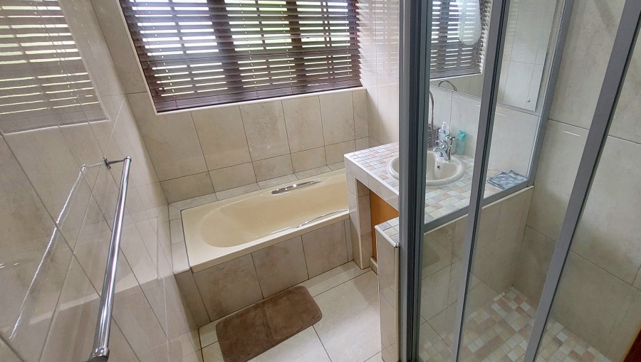 5 Bedroom Property for Sale in West Acres Mpumalanga