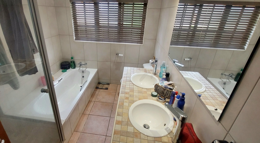 5 Bedroom Property for Sale in West Acres Mpumalanga