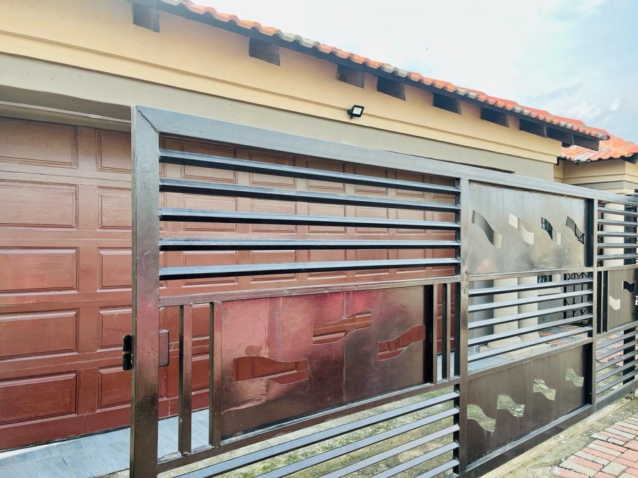 3 Bedroom Property for Sale in Embalenhle Mpumalanga