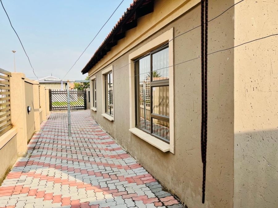 3 Bedroom Property for Sale in Embalenhle Mpumalanga