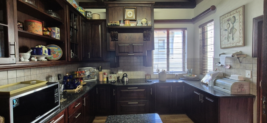 6 Bedroom Property for Sale in Sonheuwel Ext 1 Mpumalanga