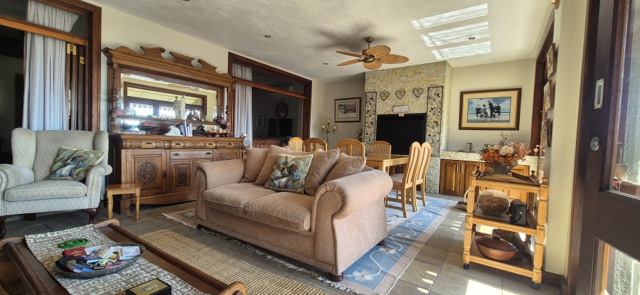 6 Bedroom Property for Sale in Sonheuwel Ext 1 Mpumalanga
