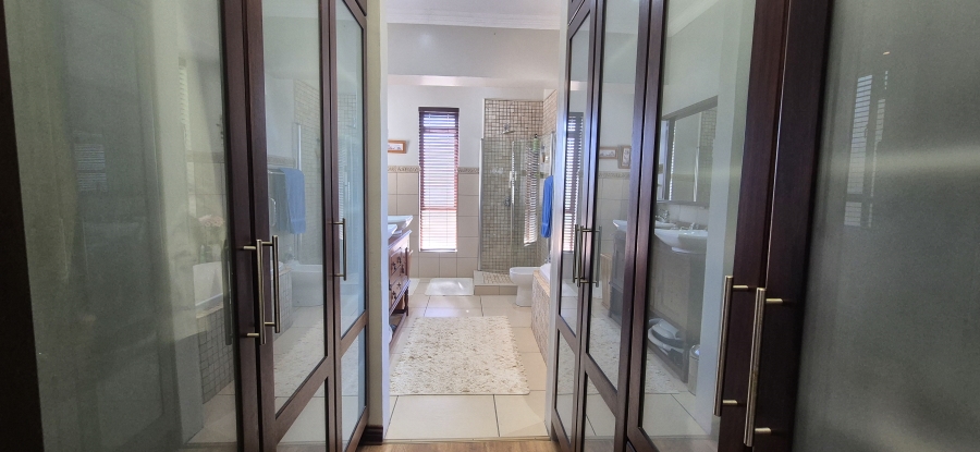 6 Bedroom Property for Sale in Sonheuwel Ext 1 Mpumalanga