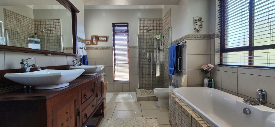 6 Bedroom Property for Sale in Sonheuwel Ext 1 Mpumalanga