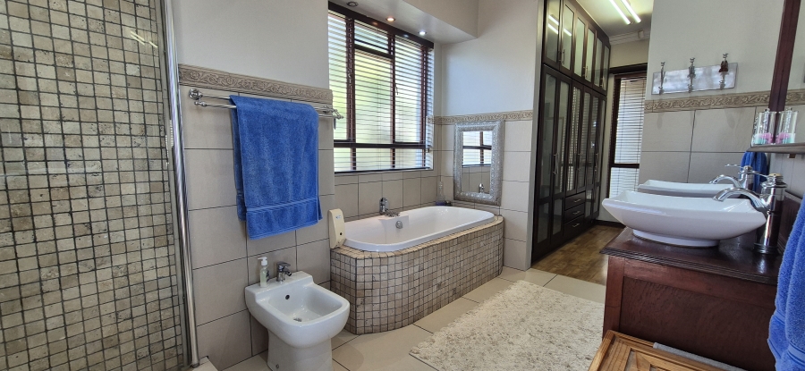 6 Bedroom Property for Sale in Sonheuwel Ext 1 Mpumalanga