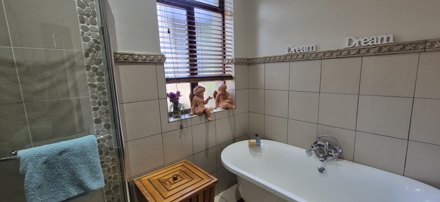 6 Bedroom Property for Sale in Sonheuwel Ext 1 Mpumalanga