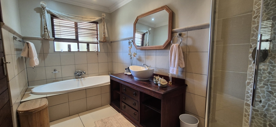 6 Bedroom Property for Sale in Sonheuwel Ext 1 Mpumalanga