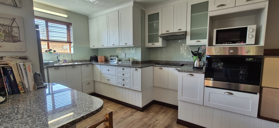 6 Bedroom Property for Sale in Sonheuwel Ext 1 Mpumalanga