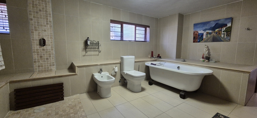 6 Bedroom Property for Sale in Sonheuwel Ext 1 Mpumalanga