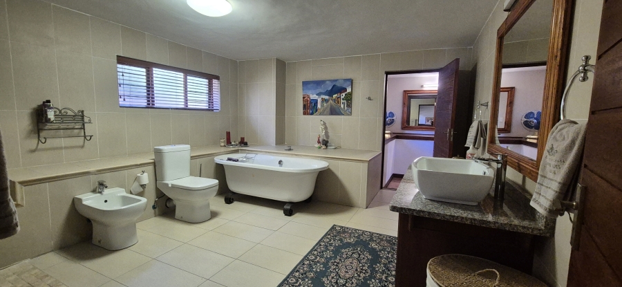 6 Bedroom Property for Sale in Sonheuwel Ext 1 Mpumalanga