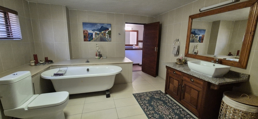 6 Bedroom Property for Sale in Sonheuwel Ext 1 Mpumalanga