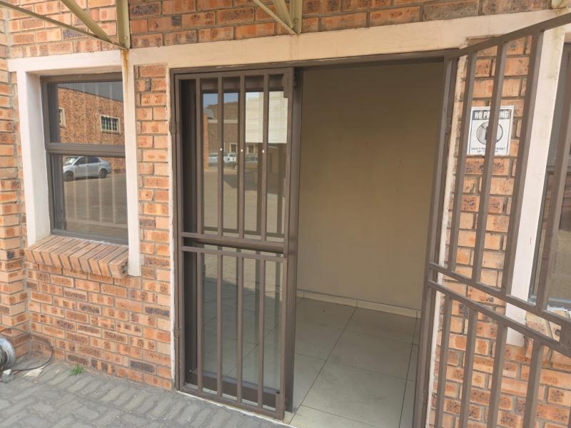 To Let Commercial Property for Rent in Witbank Ext 16 Mpumalanga