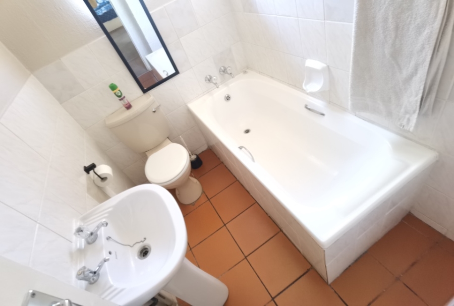 To Let 2 Bedroom Property for Rent in West Acres Mpumalanga