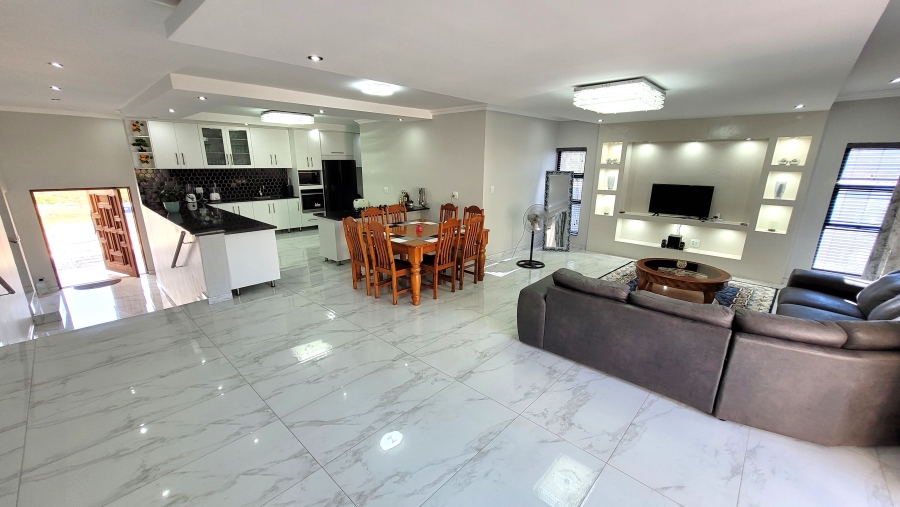 5 Bedroom Property for Sale in Elawini Lifestyle Estate Mpumalanga