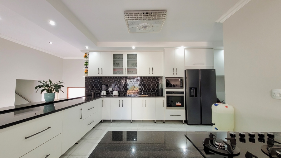 5 Bedroom Property for Sale in Elawini Lifestyle Estate Mpumalanga