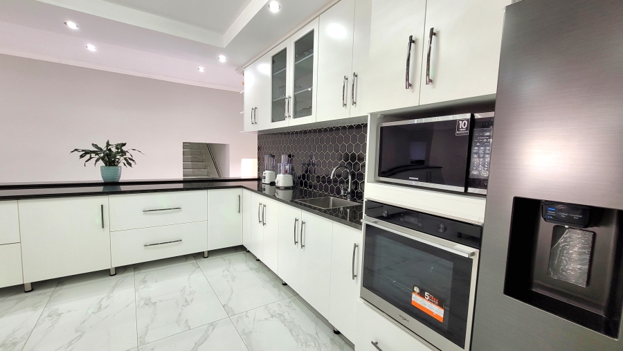 5 Bedroom Property for Sale in Elawini Lifestyle Estate Mpumalanga