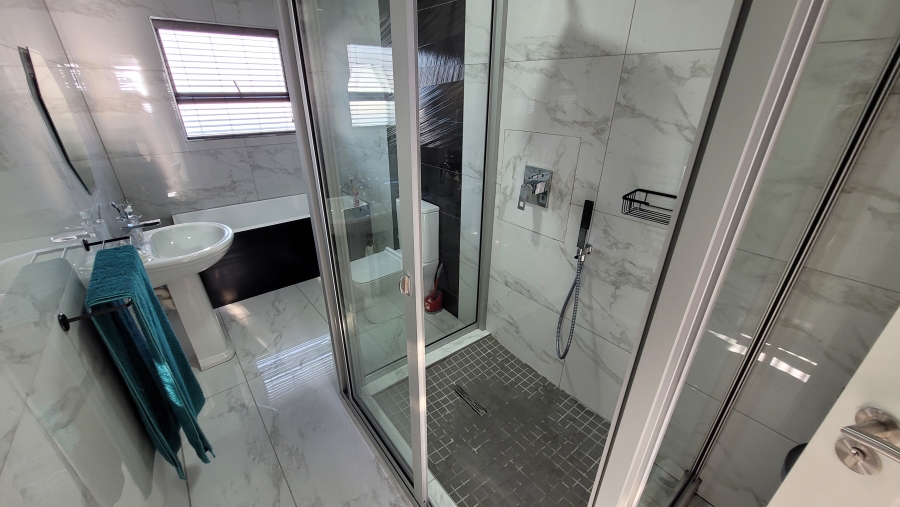 5 Bedroom Property for Sale in Elawini Lifestyle Estate Mpumalanga