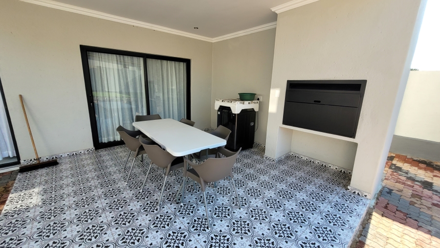 5 Bedroom Property for Sale in Elawini Lifestyle Estate Mpumalanga