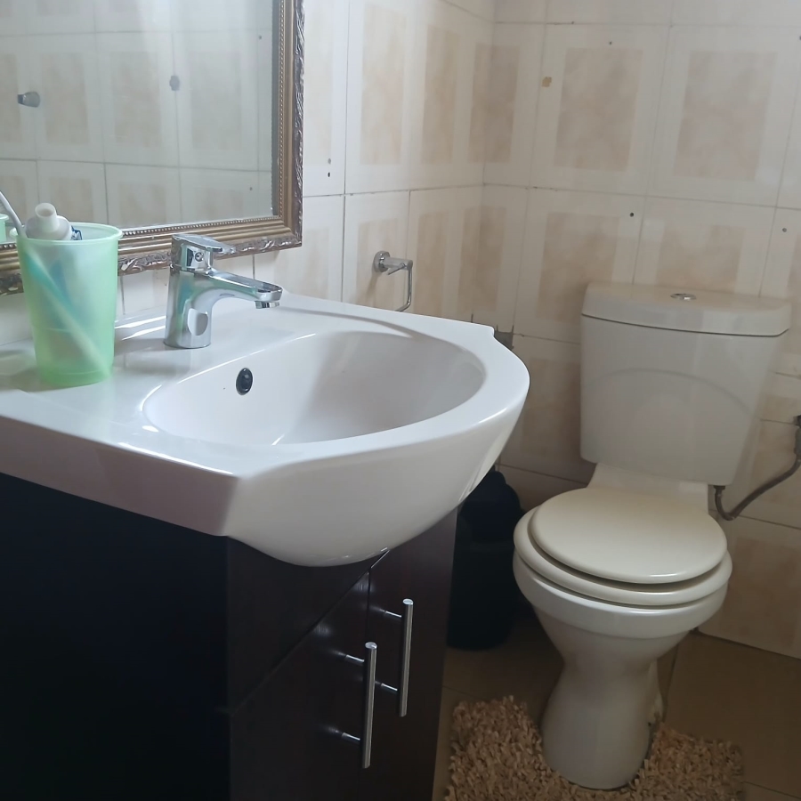 6 Bedroom Property for Sale in Tekwane South Mpumalanga