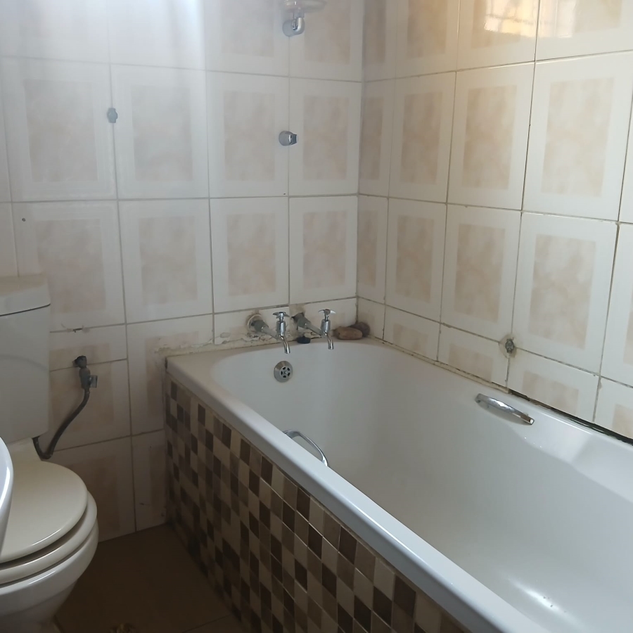 6 Bedroom Property for Sale in Tekwane South Mpumalanga
