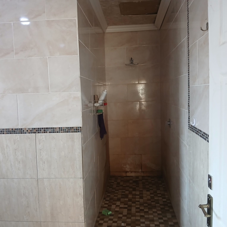 6 Bedroom Property for Sale in Tekwane South Mpumalanga