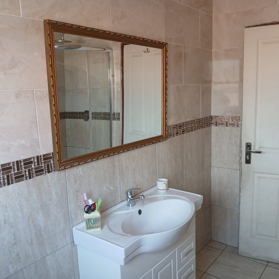 6 Bedroom Property for Sale in Tekwane South Mpumalanga