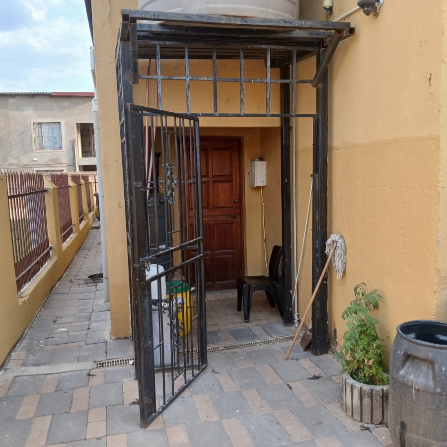 6 Bedroom Property for Sale in Tekwane South Mpumalanga